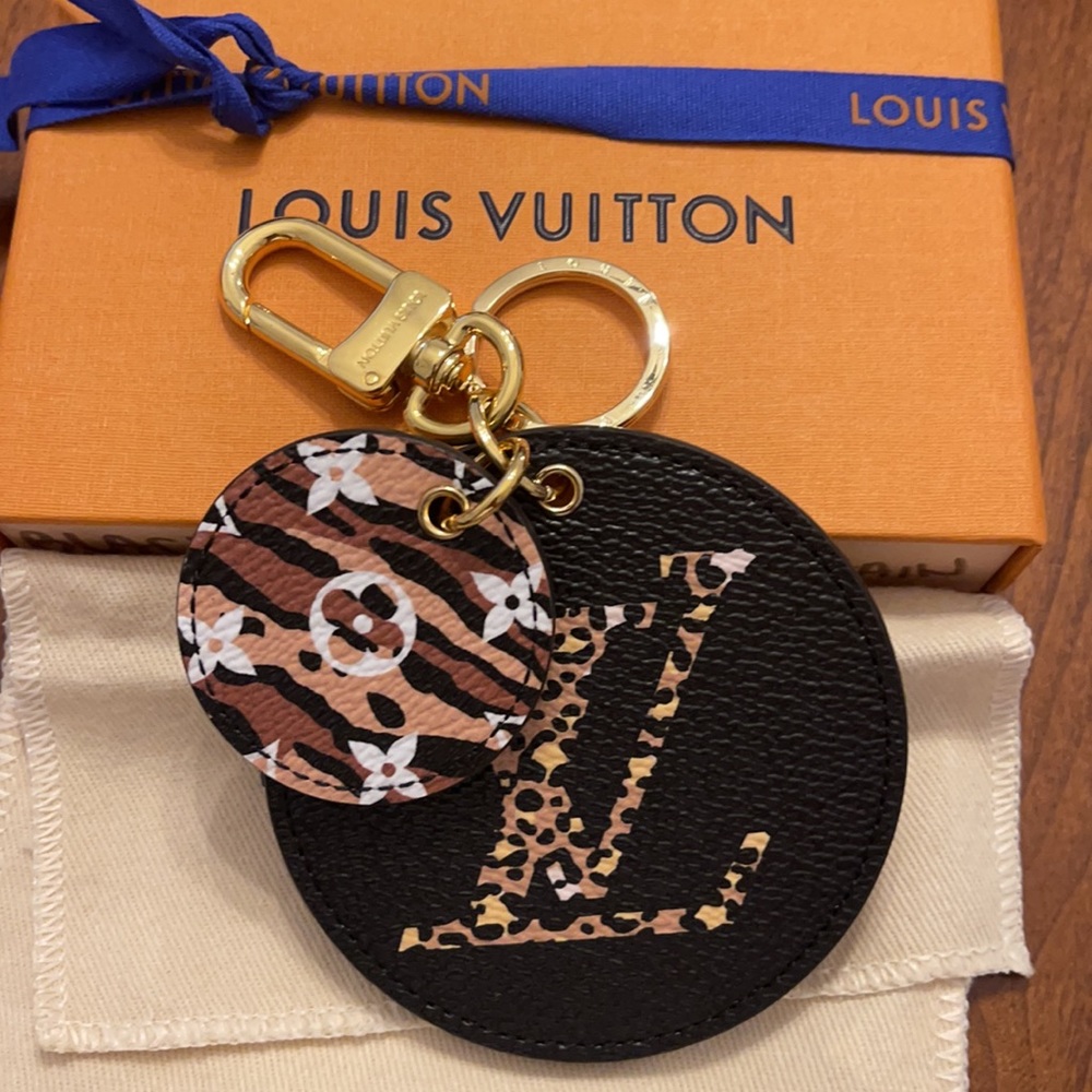 New Louis Vuitton key chain from the 2019 jungle collection bag charm key holder